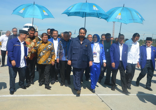 Kedatangan Surya Paloh Disambut Bupati Bengkalis